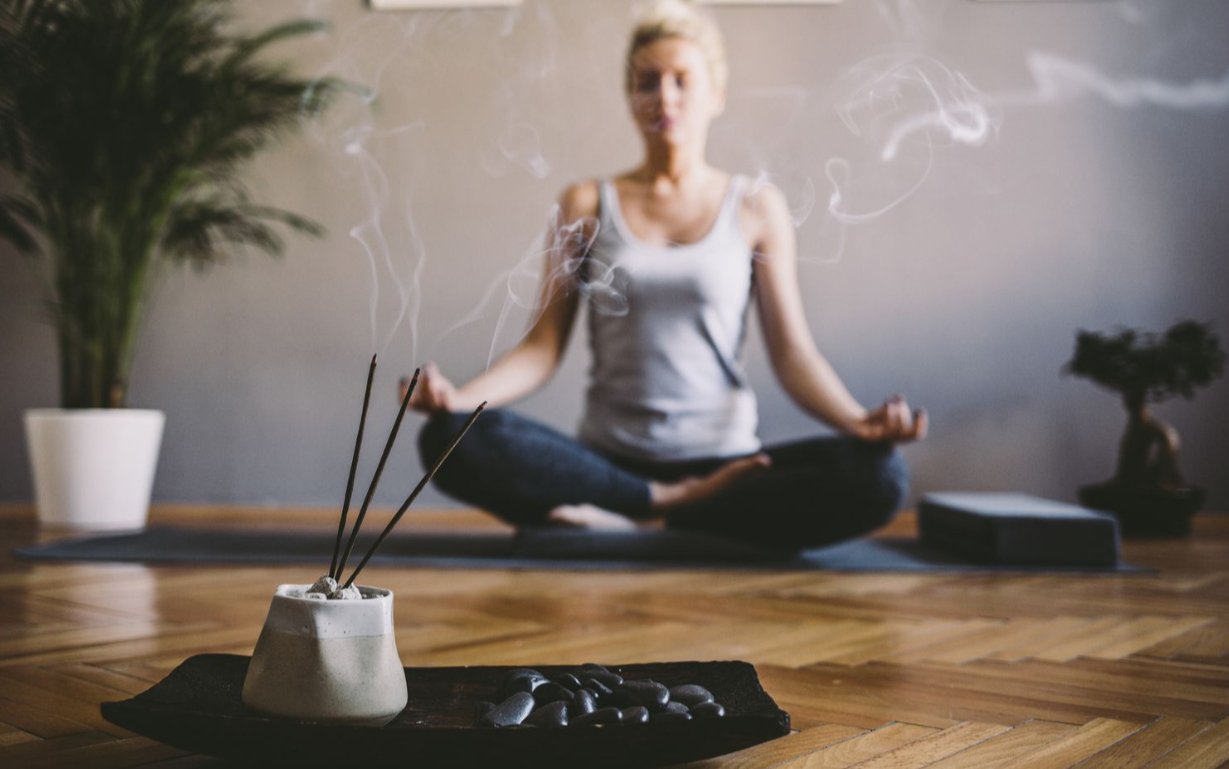 How To Use Scent Diffusers To Improve The Atmosphere In A Yoga Studio?